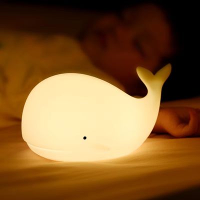 bebe-veilleuse-baleine-reposant