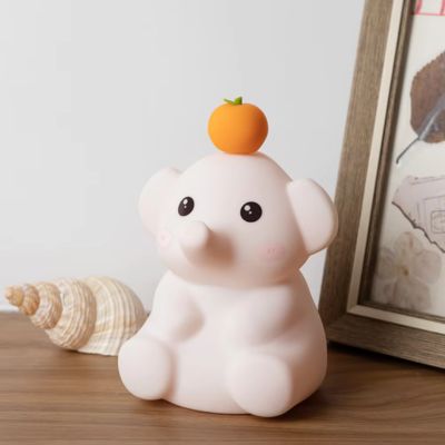 bebe-veilleuse-elephant-assis