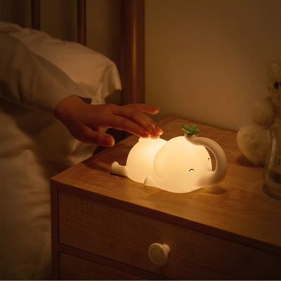 bebe-veilleuse-elephant-doux
