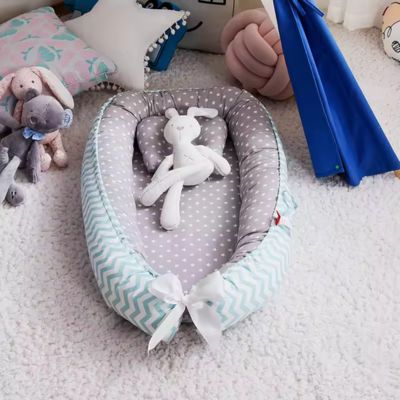 réducteur-de-lit-bébé-étoiles-gris