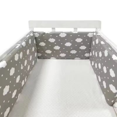tour-de-lit-bébé-nuage-gris